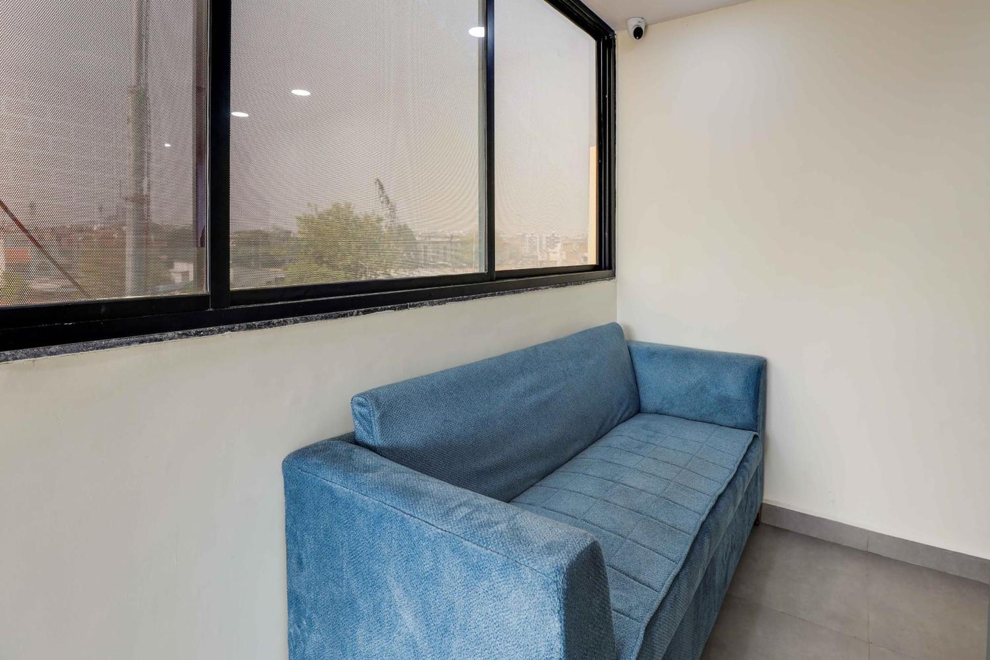 Hotel O Lotus Surat Exterior foto