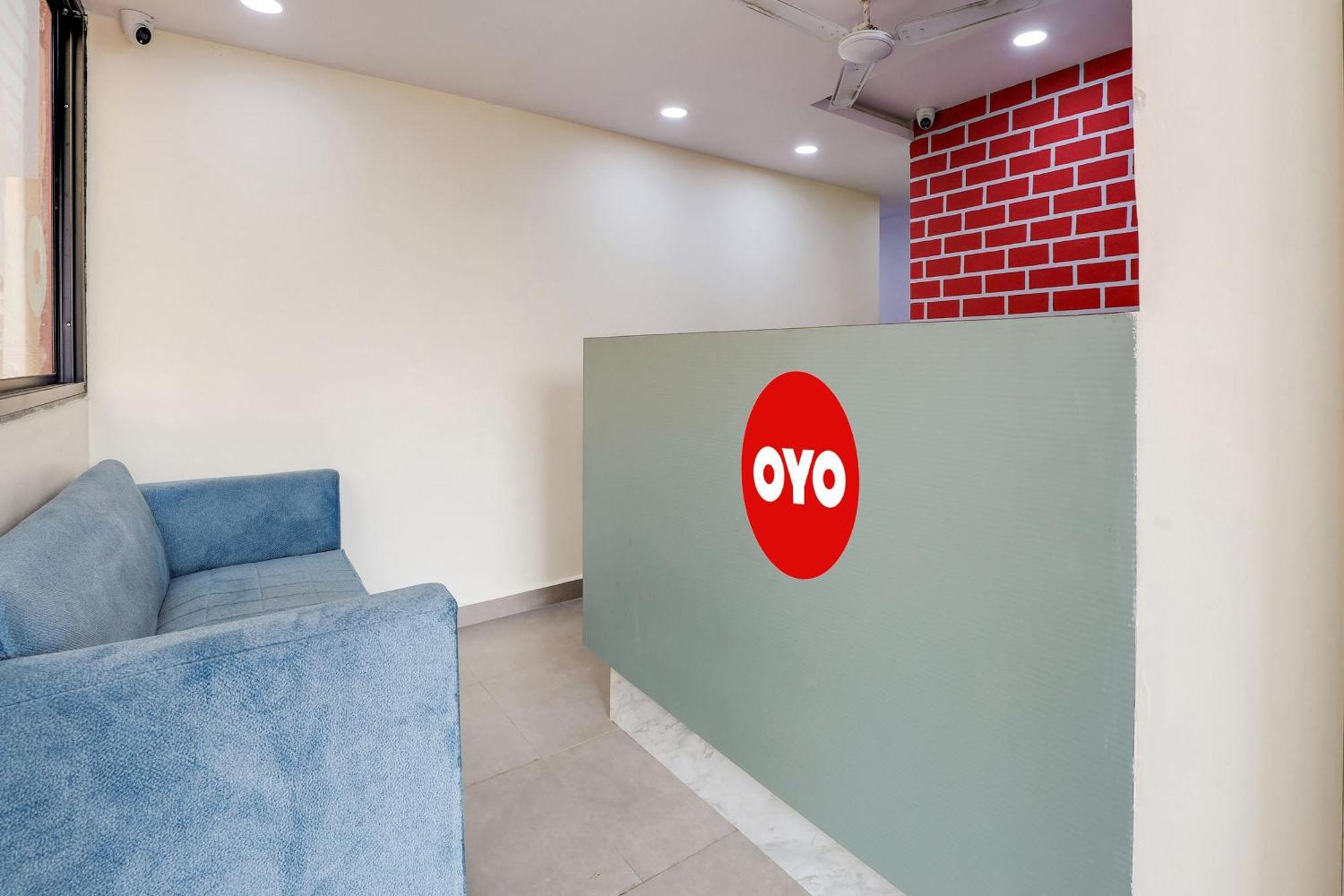 Hotel O Lotus Surat Exterior foto