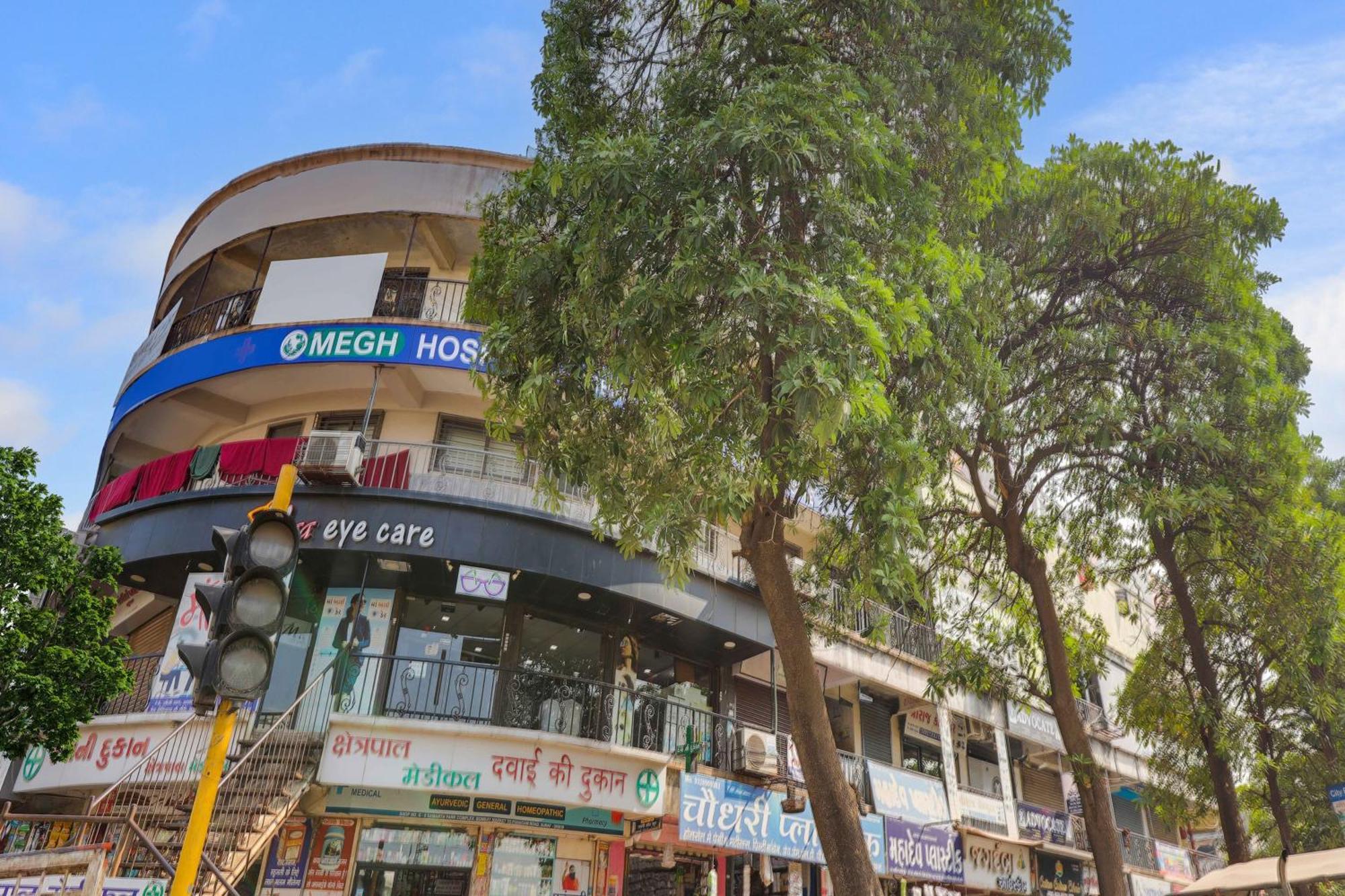 Hotel O Lotus Surat Exterior foto