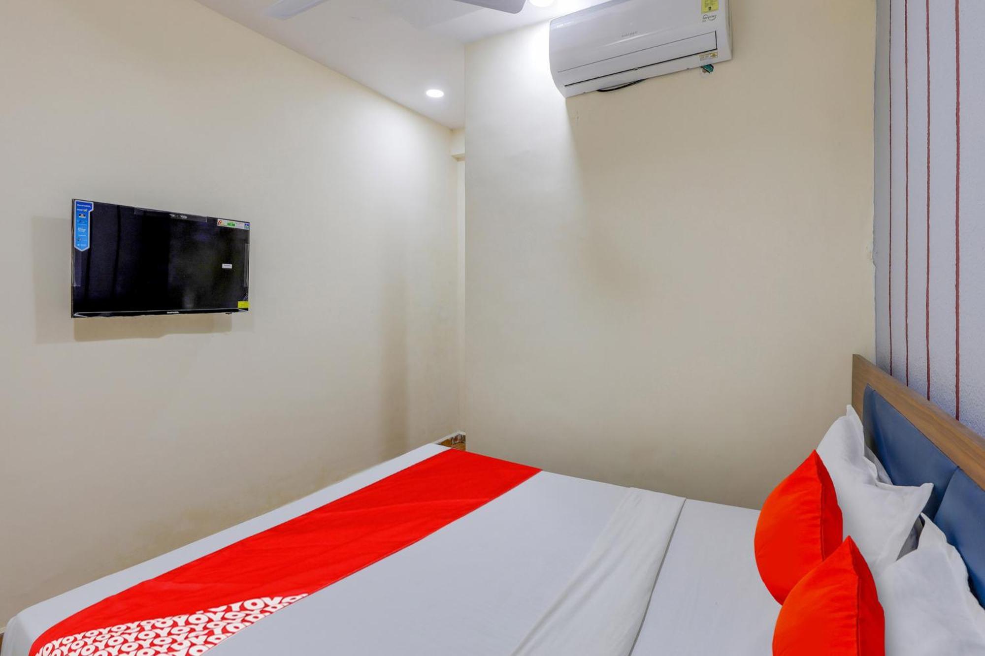 Hotel O Lotus Surat Exterior foto